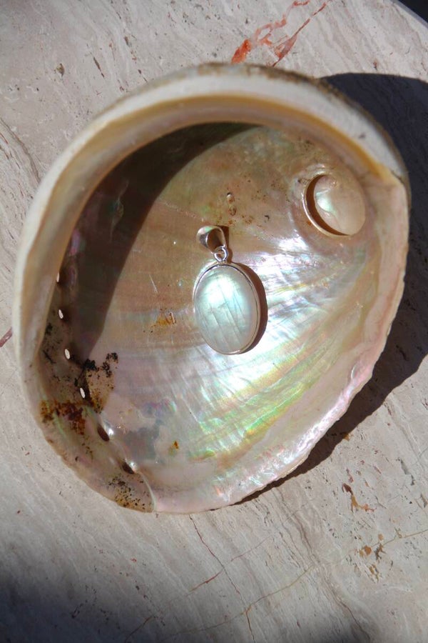 Moonstone Pendant A grade