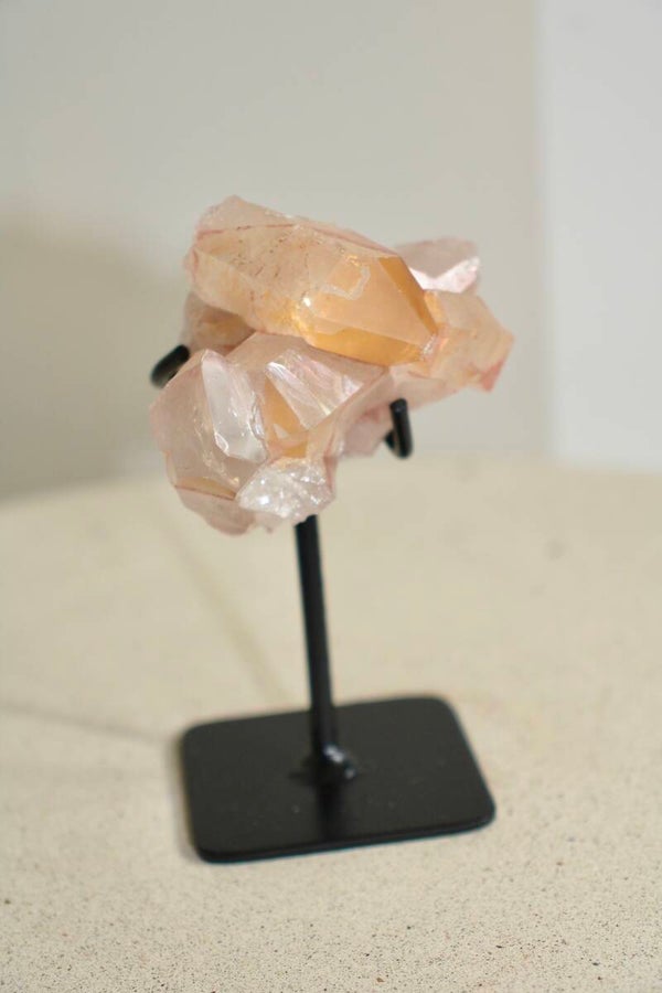 Roze lithium met hematiet