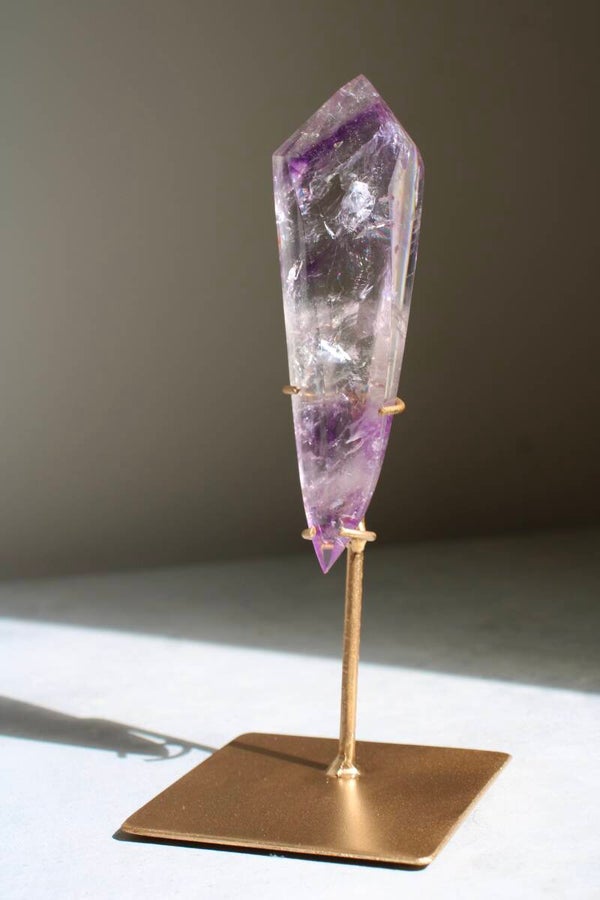 Phantom amethyst op standaard