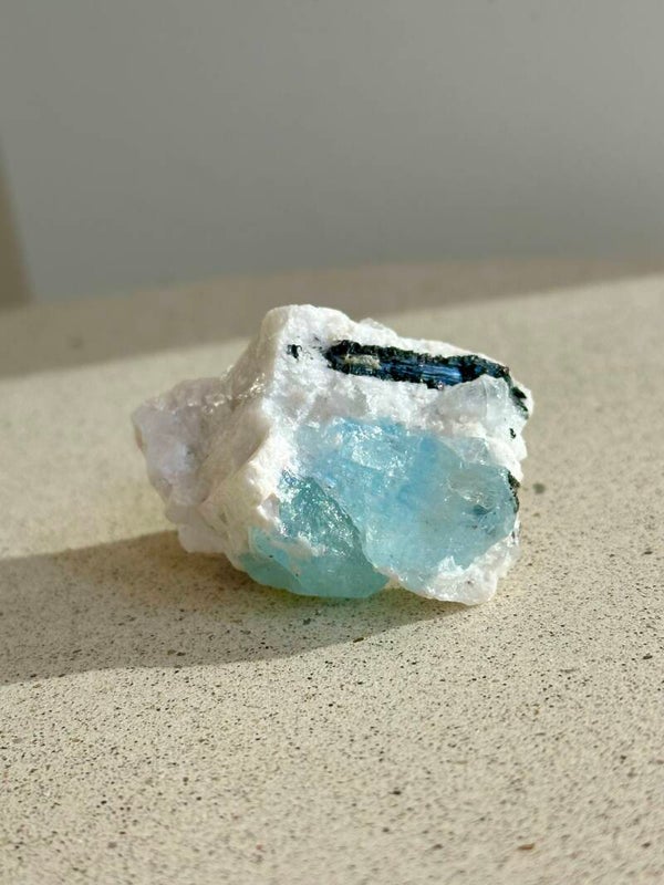 Aquamarijn/zwarte toermalijn specimen