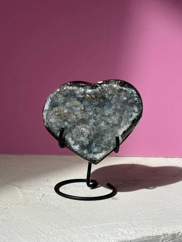 Agate heart on stand
