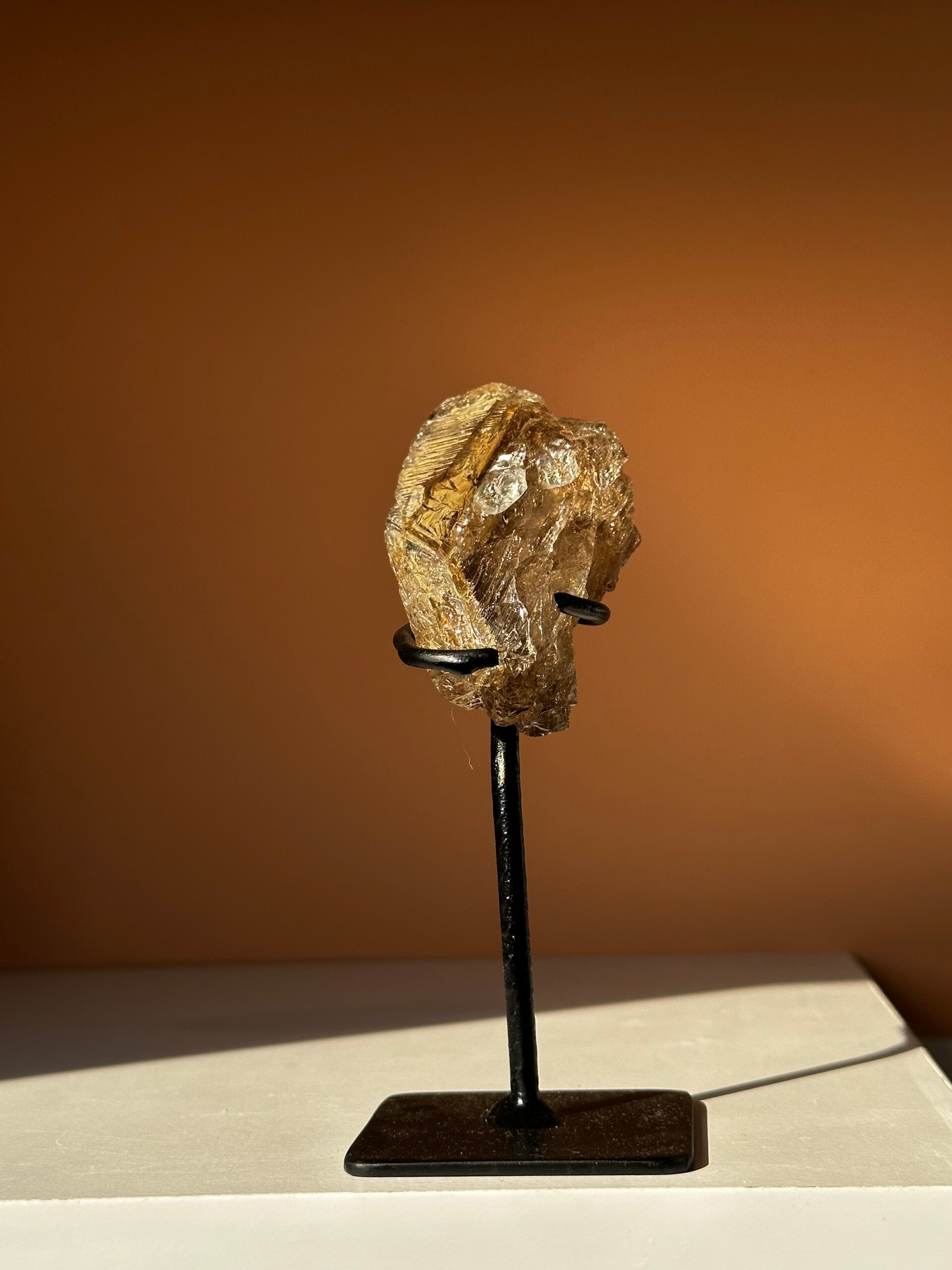 Smoky elestiaal kwarts op standaard