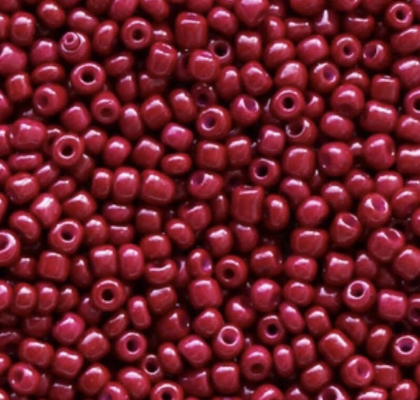 Rocailles 12/0 2mm. Mulberry red