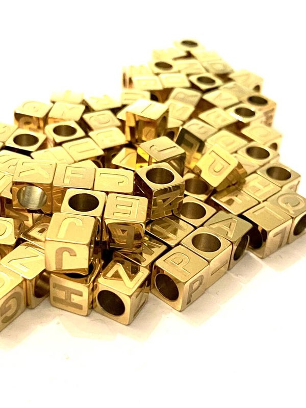 Stainless steel ( rvs ) initial kralen Goud