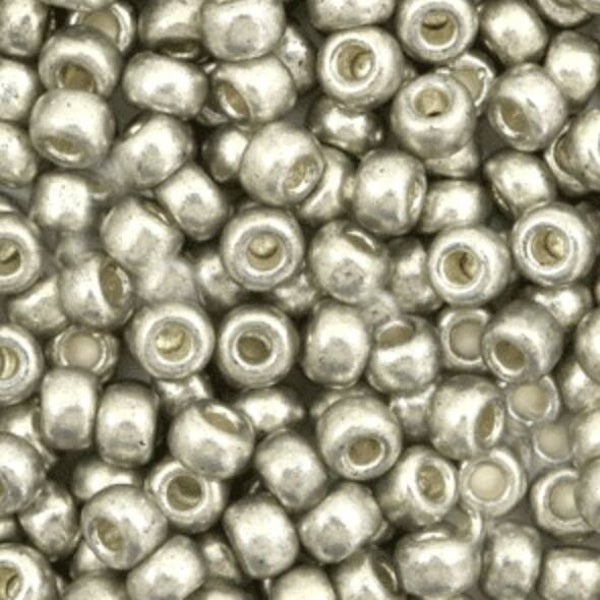 Miyuki 6/0 4mm rocailles Duracoat galvanized light pewter silver 6-4221