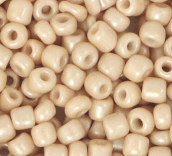 Rocailles 6/0 4mm soft beige cream