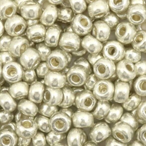 Miyuki 6/0 4mm rocailles Duracoat galvanized silver 6-4201
