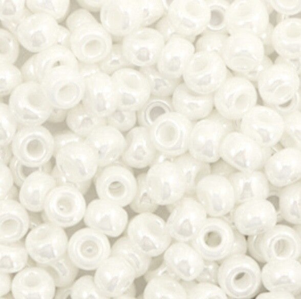 Miyuki 6/0 4mm rocailles Ceylon ivory pearl 6-591