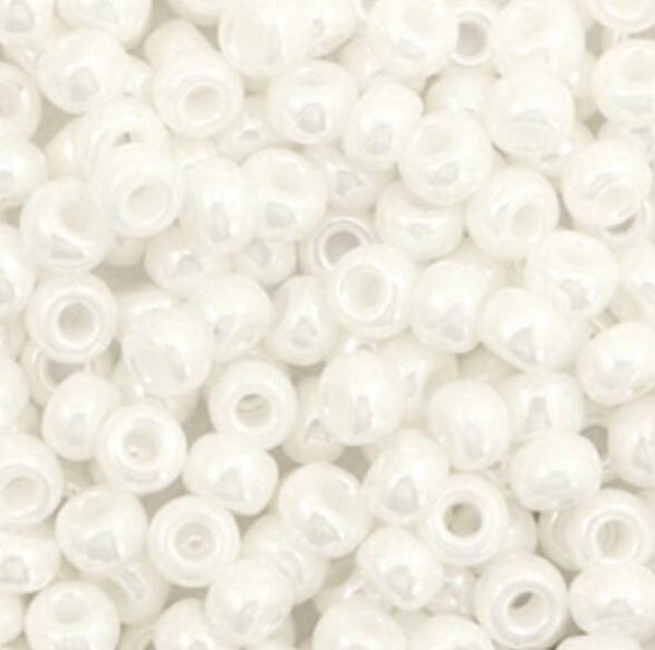 Miyuki 6/0 4mm rocailles Ceylon ivory pearl 6-591