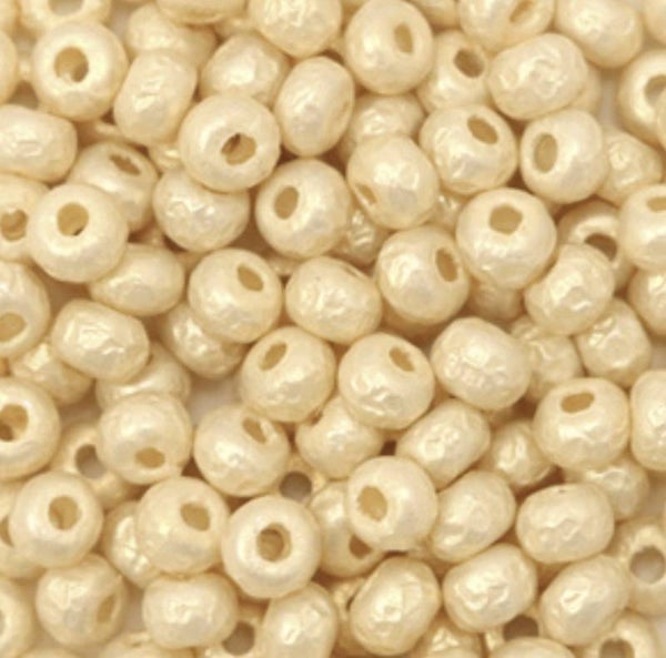 Miyuki rocailles 6/0 4mm. Baroque cream beige 6-3952