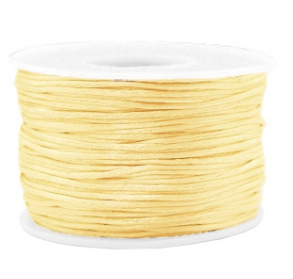 Macrame satijnkoord 1,5 mm creamy yellow