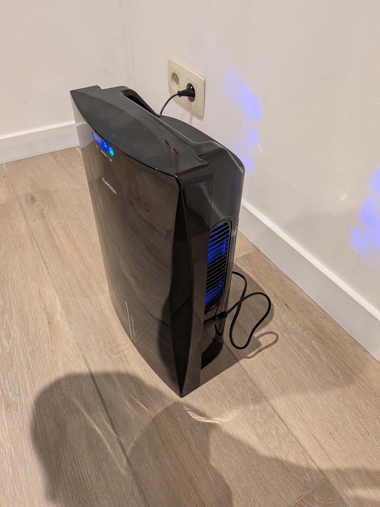 Drybest 0,7L/24h 2L Mini Luchtontvochtiger Zwart