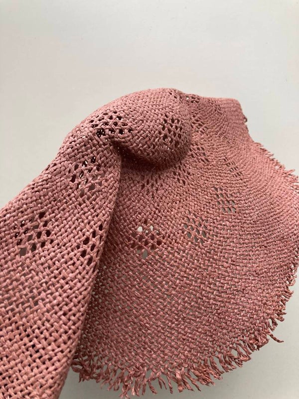 Paper ‘Broderie’ capeline oudroze
