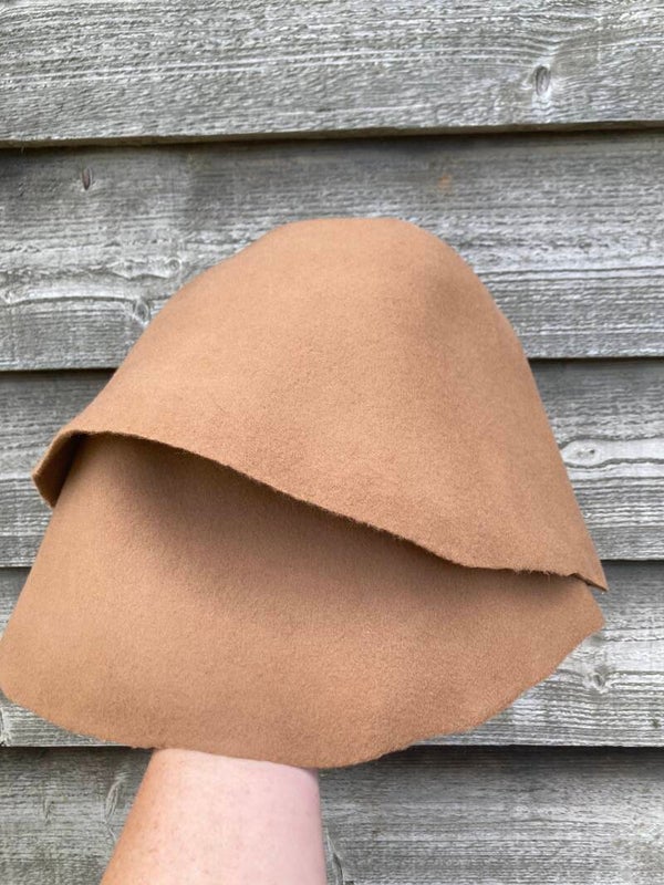 2x Wolvilt cloche camel