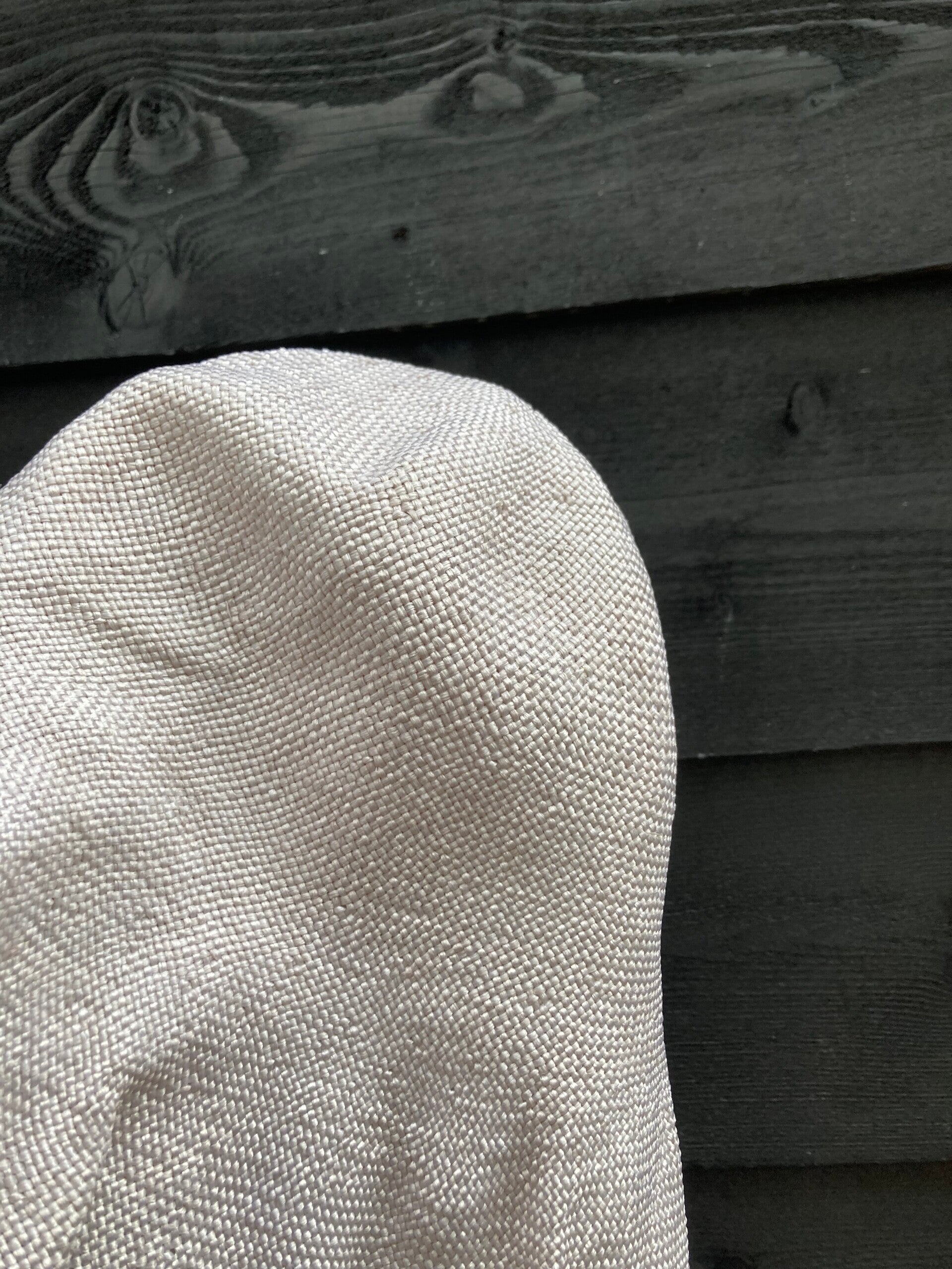 Greige cloche/capelines visca