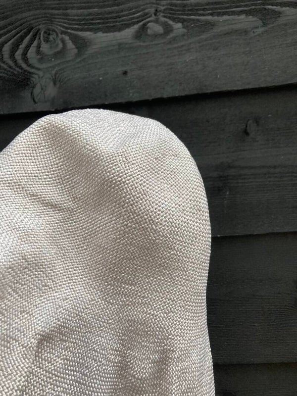 Greige cloche/capelines visca