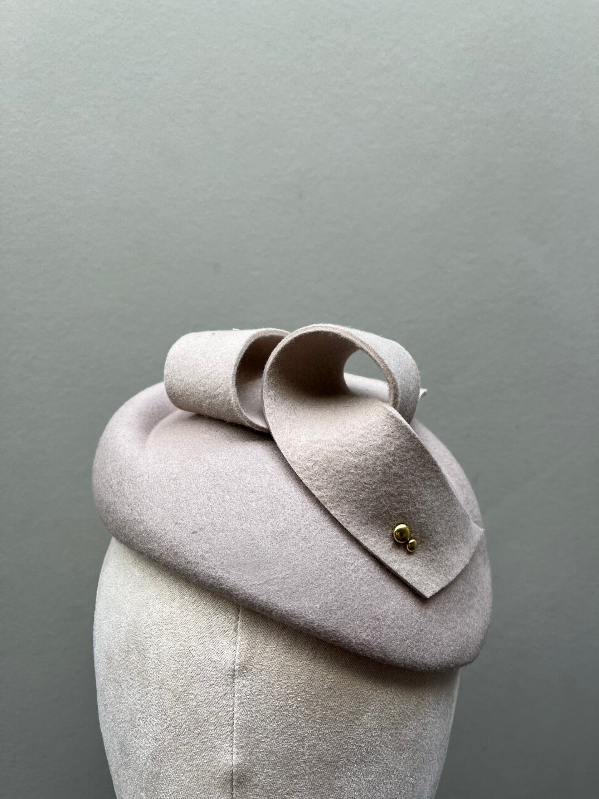 Tiener dames hoedje punt beige