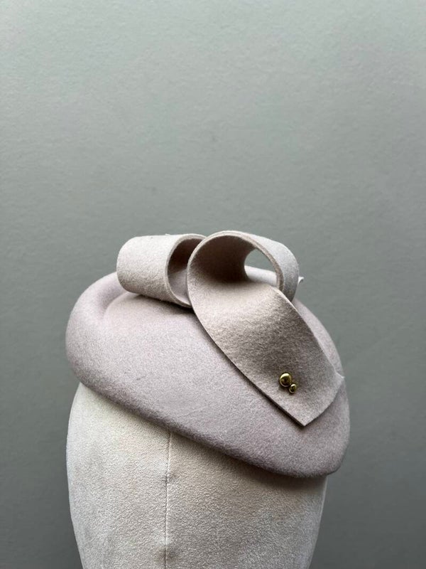 Tiener dames hoedje punt beige