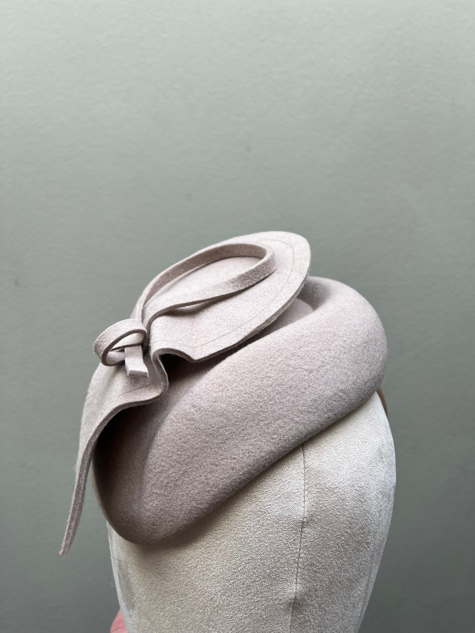 Beige tiener dames hoedje punt