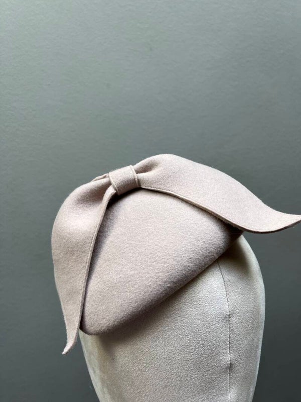 Beige dopje Lieke met puntje