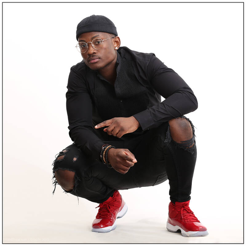 model Jonathan met witte achtergrond