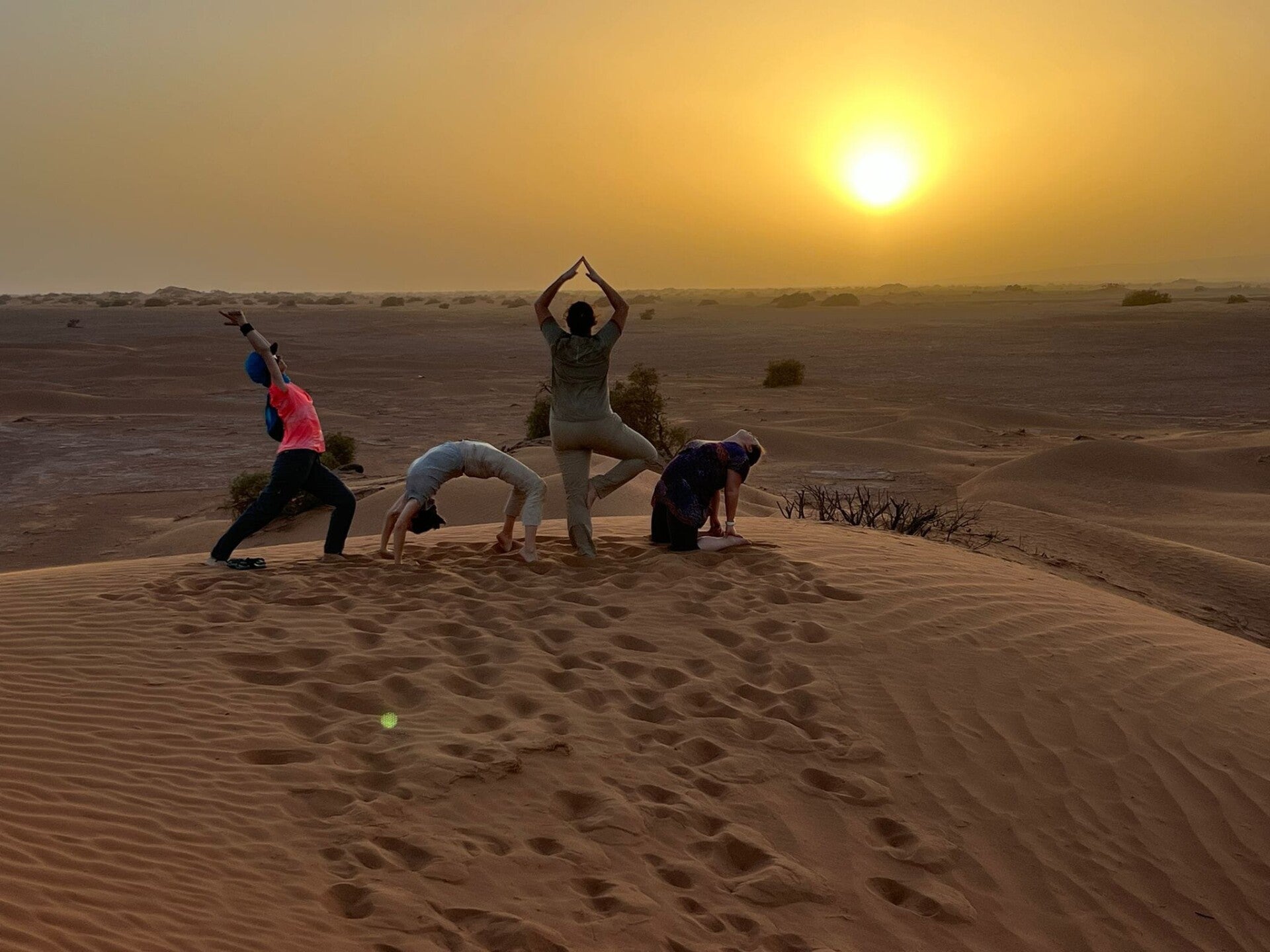 yoga-coucher-soleil-standard-qgttpy.jpg