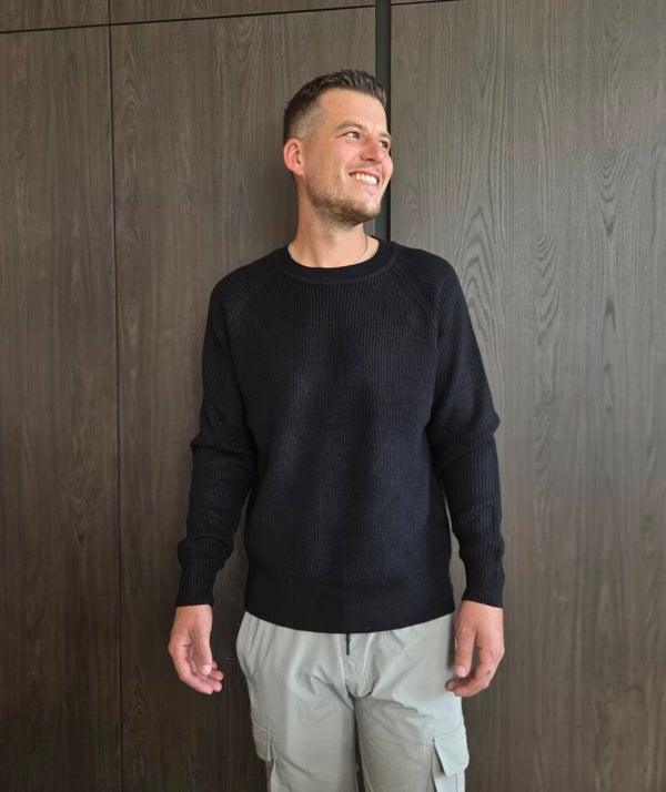 Knitted sweater black