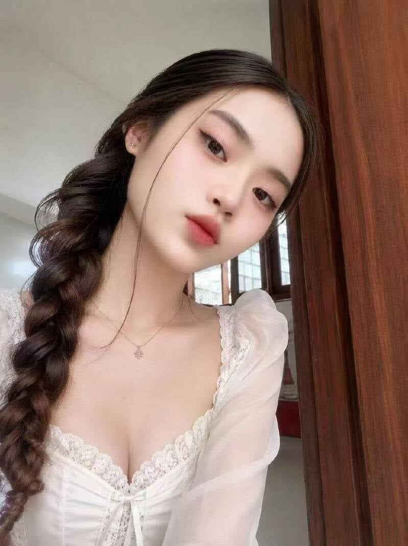 photo_6199565072082866519_y-standard.jpg
