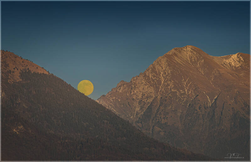 2026-01-02 luna che sorge a Gron (Sospirolo)