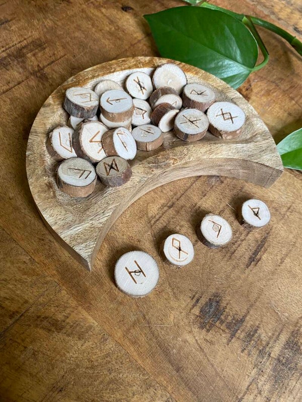 Runeset van hout