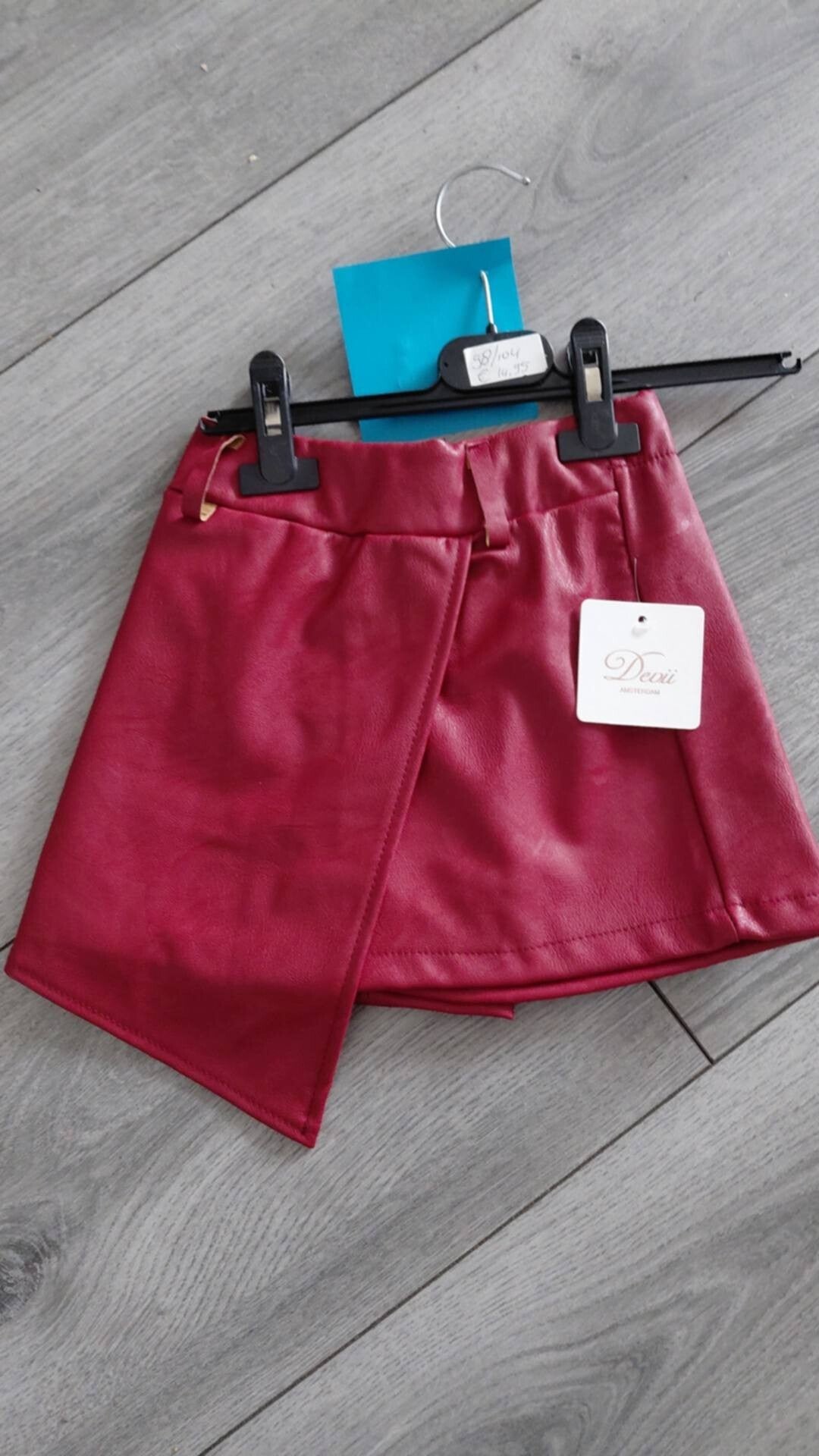 Rood broek rokje