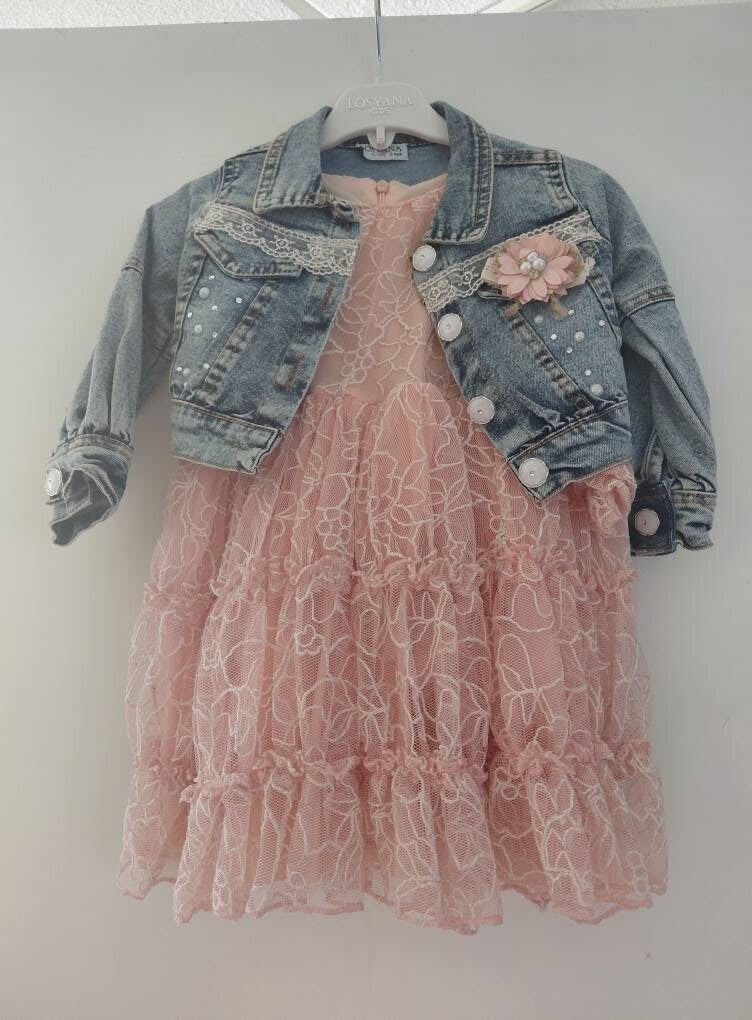 roze kanten jurkje met een jasje