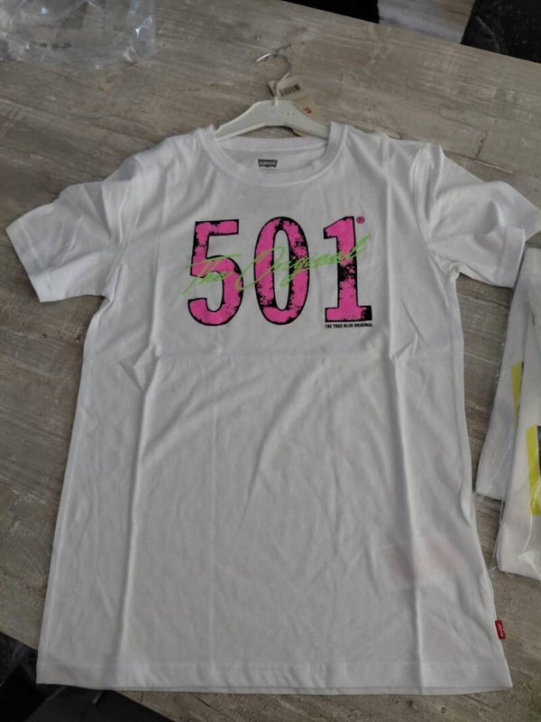 Wit levi shirt