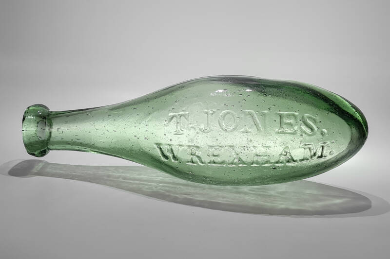 T. Jones., Wrexham, Manufacturer of Soda-Water | 10oz