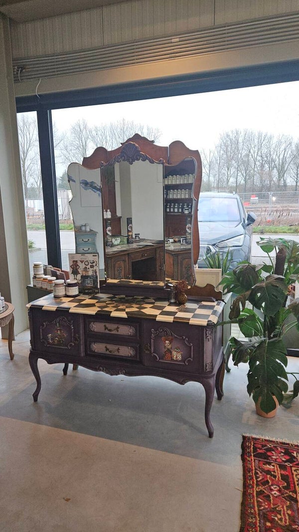 **Whimsical Realm Make-up tafel**