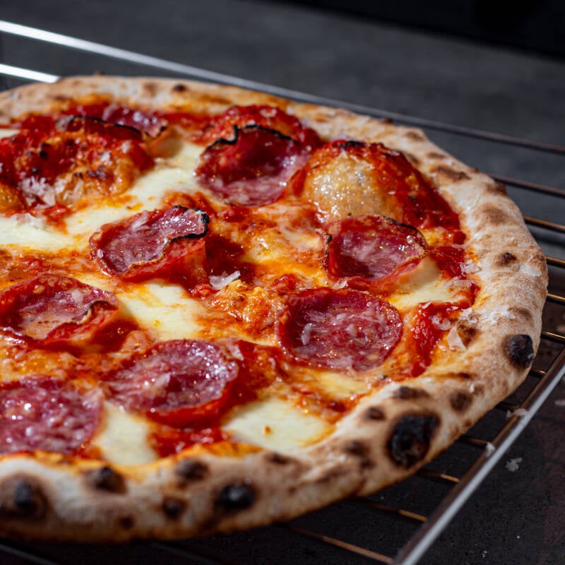 pizza-salami-close-up-1x1-standard.jpg
