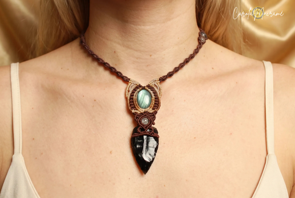 Collar ''Hestia'' con Labradoritas, flecha de Obsidiana y Citrino.