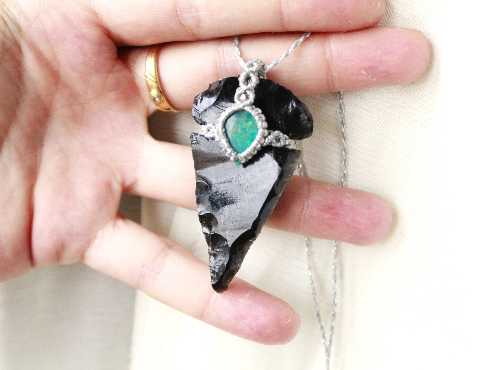 Collar flecha de Obsidiana mexicana grande y Turquesa.