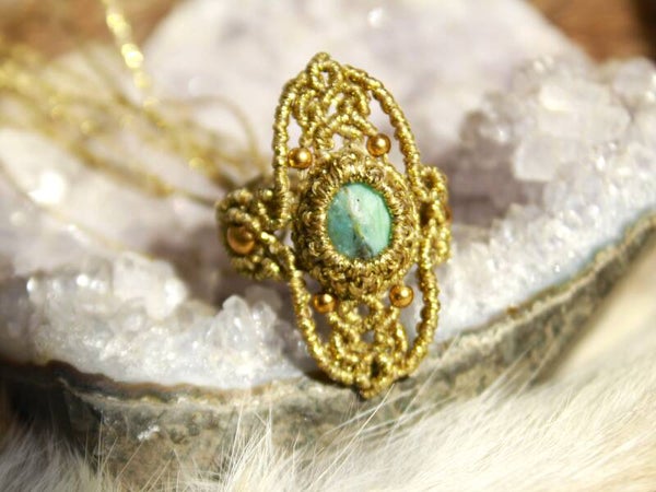 Anillo micro macramé con Ópalo peruano facetado