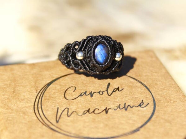 Anillo micro macramé con Labradorita. Detalles Plata de Ley