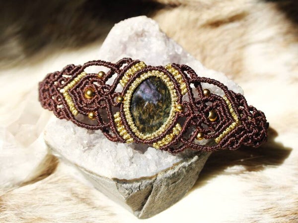 Pulsera o brazalete con Obsidiana manto Huichol.