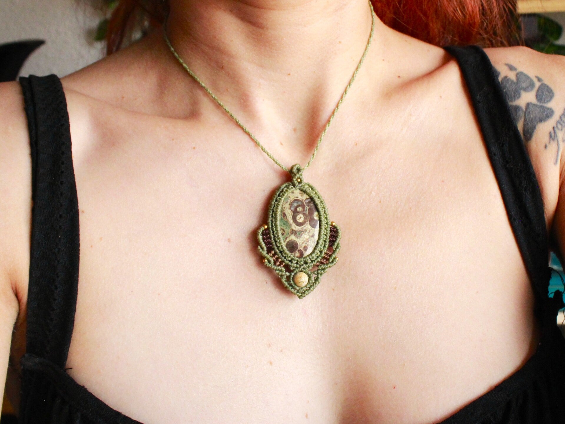 Colgante Venus con Jaspe Ojo de pajaro verde y cuenta de Jaspe dendrita.