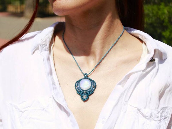Colgante Selene con Piedra Luna y Cuarzo.