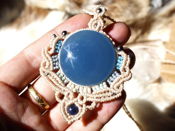 Gran colgante Venus con Ónix cielo y Sodalita.