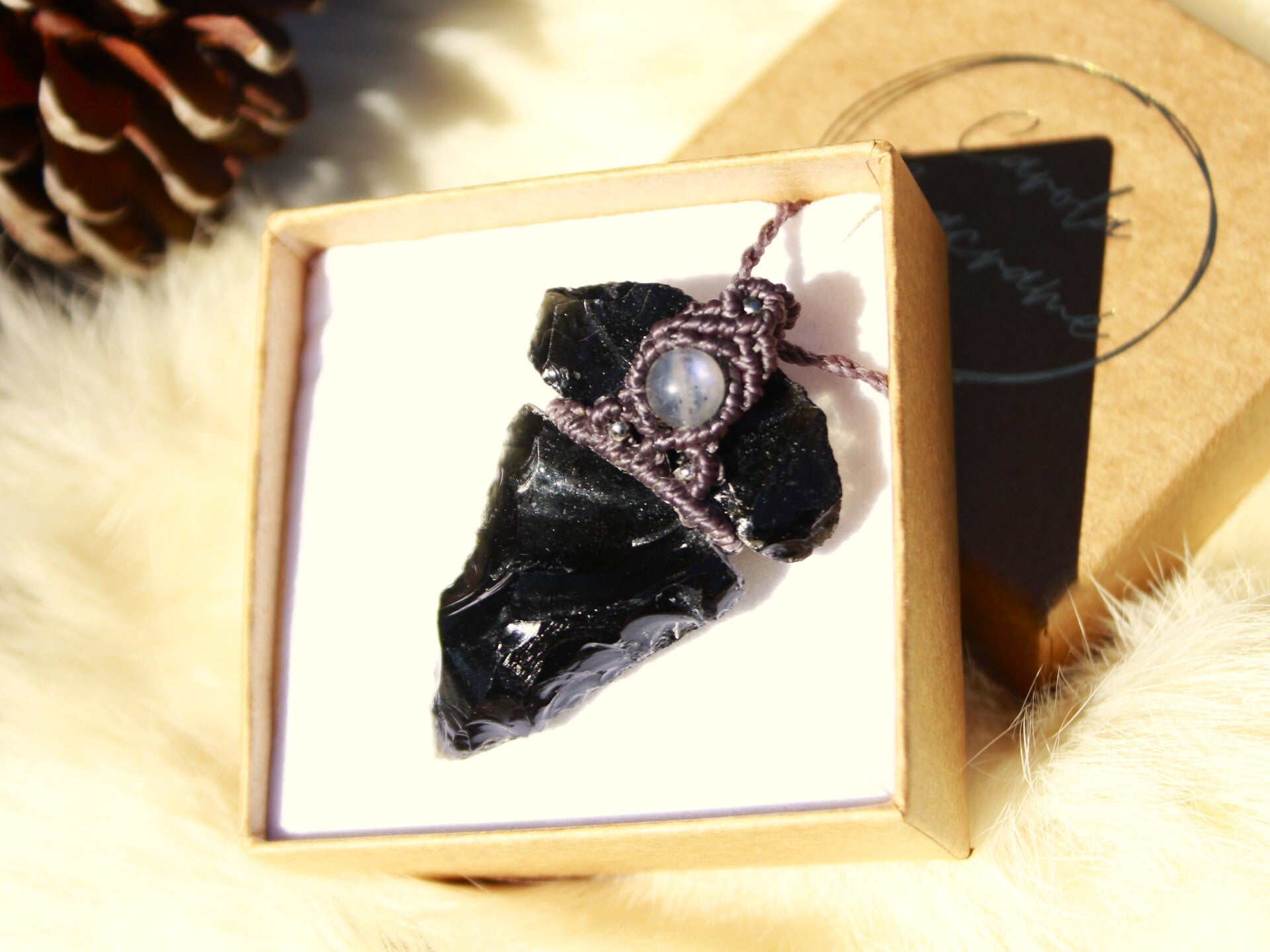 Collar flecha de Obsidiana mexicana grande y Labradorita morada.
