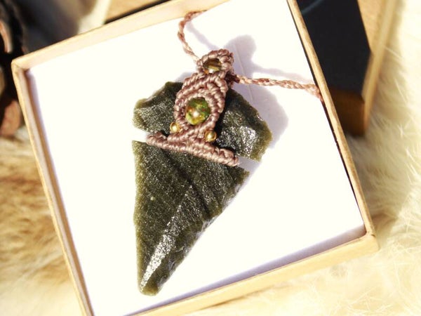Collar flecha de Obsidiana dorada grande y cuentas de Turmalina bicolor y Ojo de Tigre