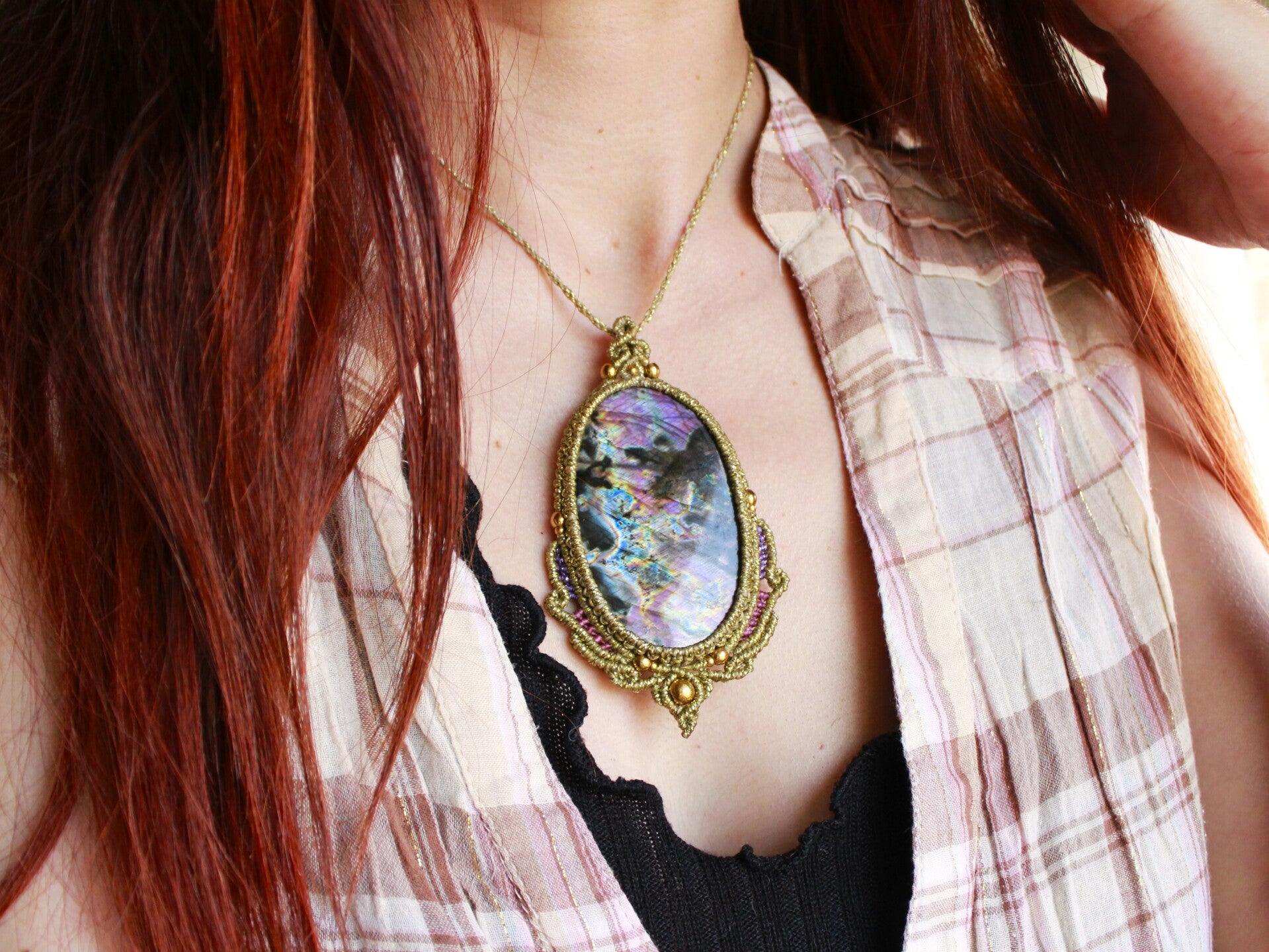 Gran Colgante Venus con Espectrolita multicolor.