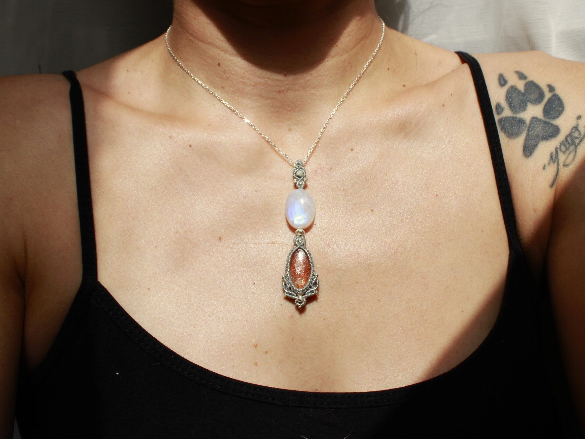 Collar colgante ''Sol y Luna'' con Piedra Sol Confeti y Piedra Luna. Plata de Ley