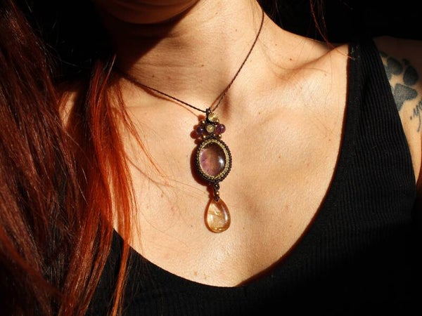 Colgante Kubera con Ametrino, Cuarzo rutilado y Amatistas.