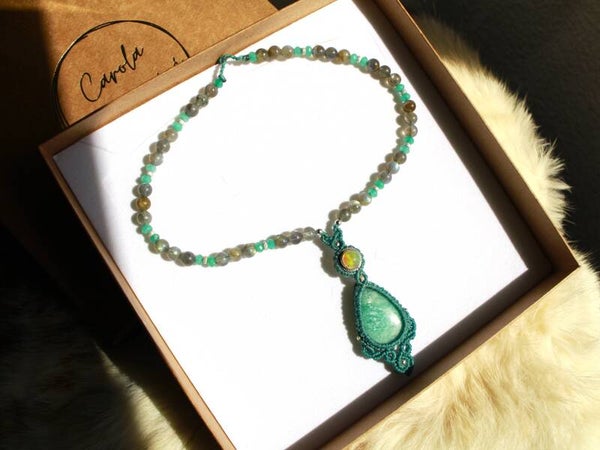 Collar o colgante ''Shambala'' de edición limitada. Ópalo etíope, Amazonita y Labradoritas. Plata de Ley.